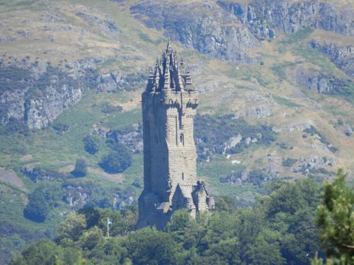 Monumento a William Wallace, monte Abbey Craig - Vista desde el castillo de Stirling - Highlands (Escocia) 24.06.2018